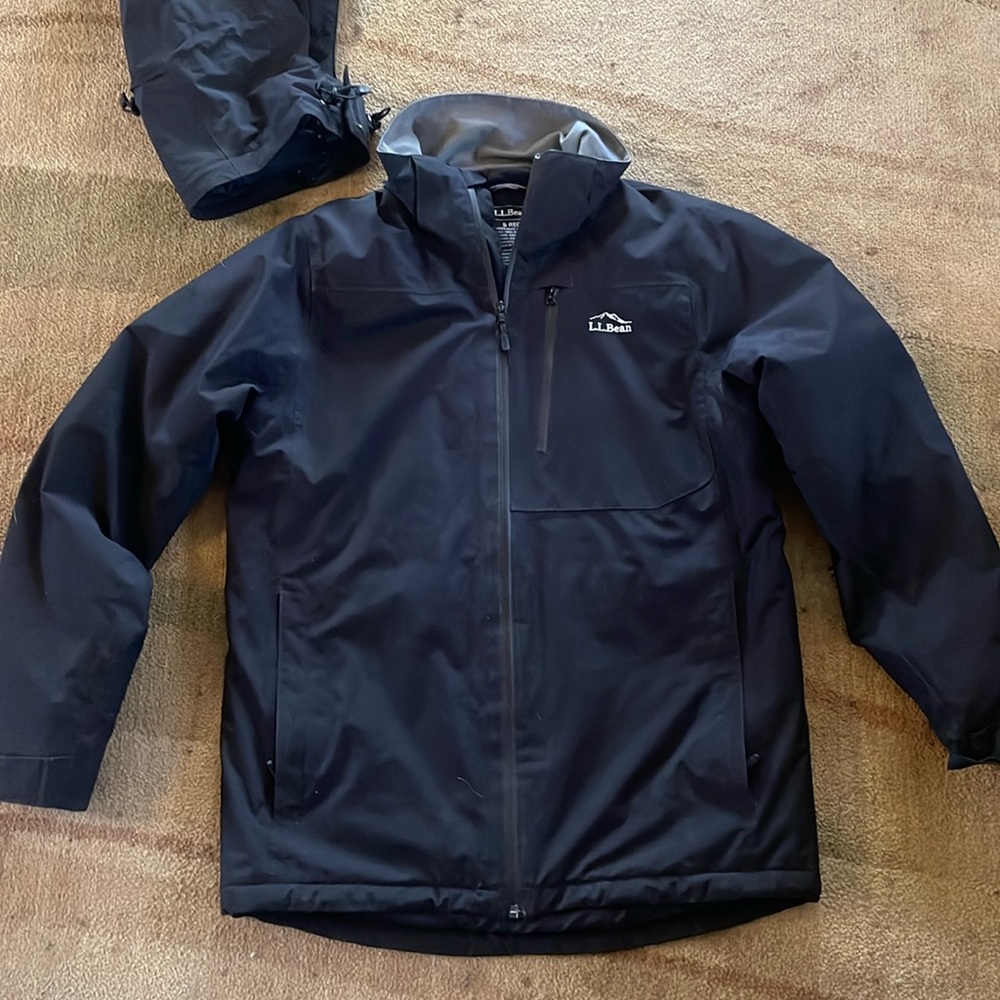 I’m selling a L.L bean jacket with adjustable hood great shape like new